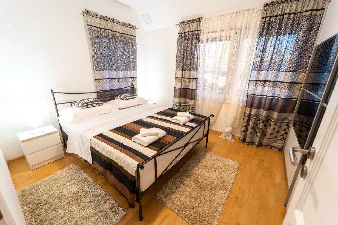 Danubio Residence Aljmaš Exteriör bild