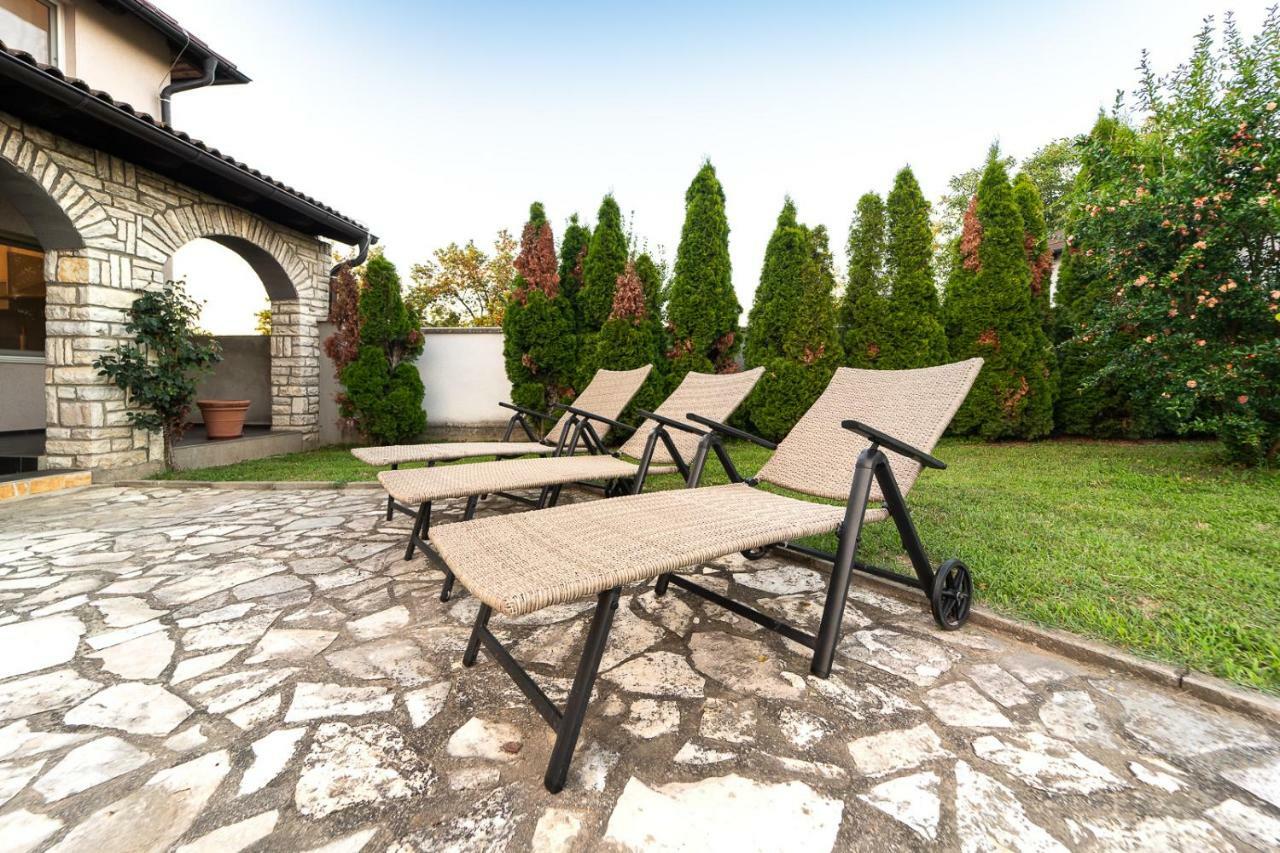 Danubio Residence Aljmaš Exteriör bild